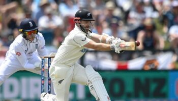 Kane Williamson returns to frustrate England