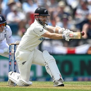 Kane Williamson returns to frustrate England