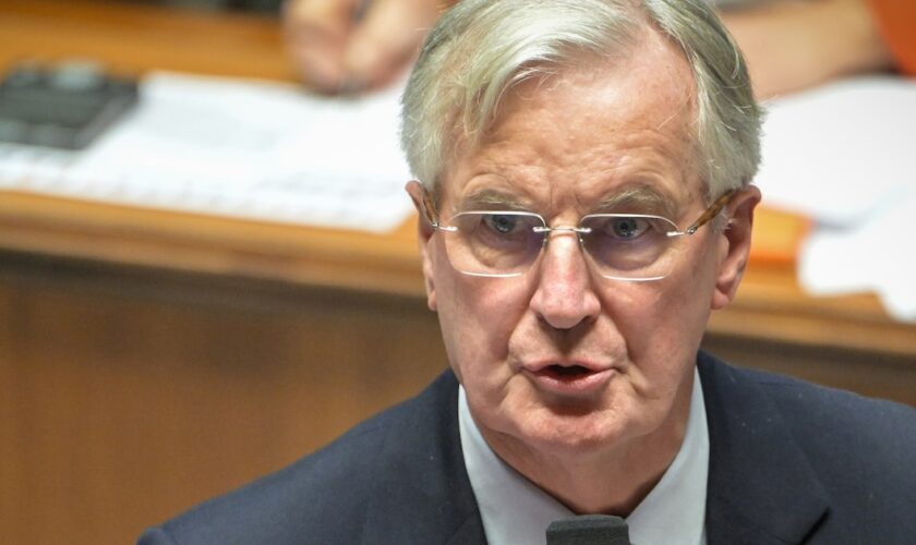 Le Premier ministre français Michel Barnier assiste à une séance de questions au gouvernement à l'Assemblée nationale, à Paris, le 26 novembre 2024