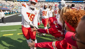 Chiefs lineman Tershawn Wharton catches young fan after falling over barrier at Panthers' stadium