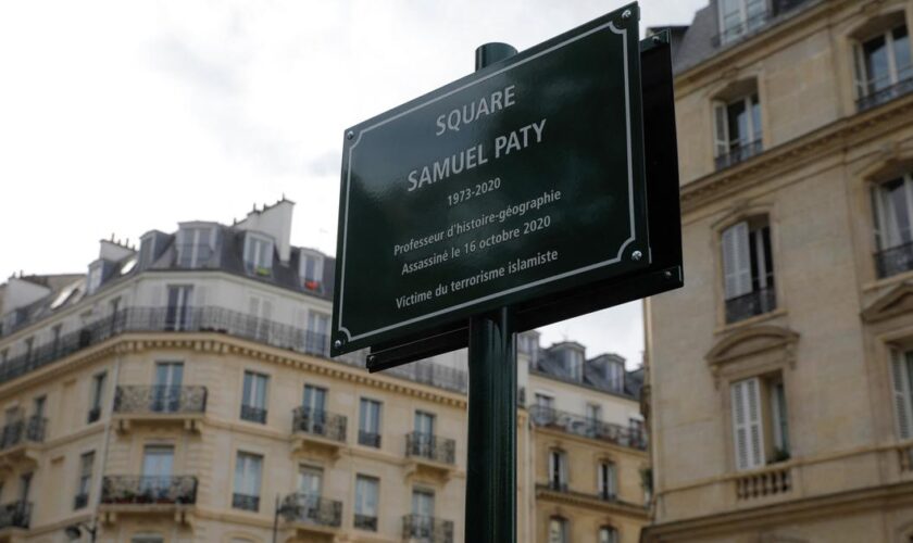 À Paris, un panneau du square Samuel Paty de nouveau dégradé