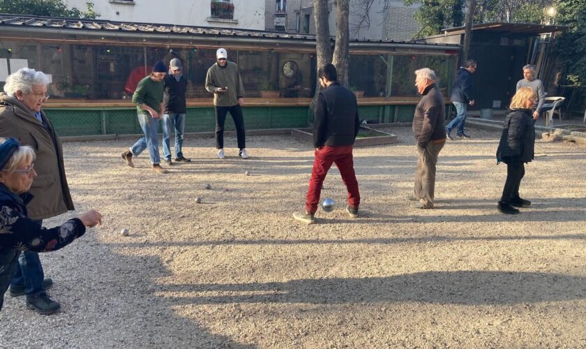 À Paris, une nouvelle règle d’urbanisme redonne espoir aux boulistes de Montmartre expulsés de leur terrain