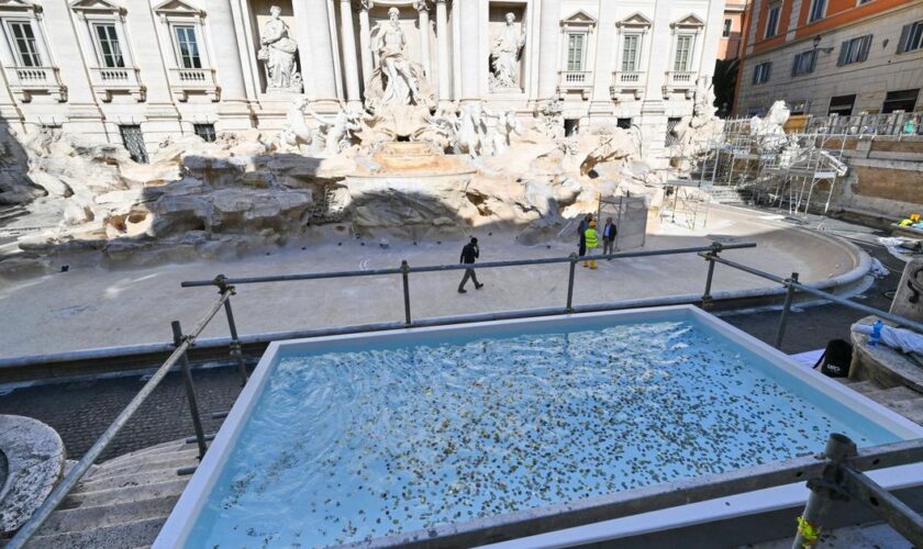 À Rome, la fontaine de Trevi remplacée par une « piscine municipale »