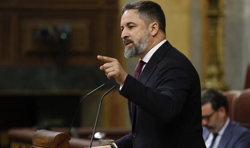 Abascal acusa a Sánchez de tener "acuartelado" al Ejército por "bastardos intereses políticos"