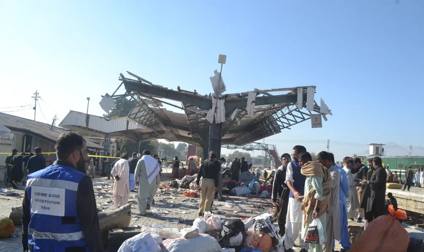 Al menos 25 muertos y más de 50 heridos en un atentado en una estación de tren en Pakistán