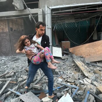 Al menos 30 muertos, entre ellos 13 niños, en los bombardeos israelíes en Gaza