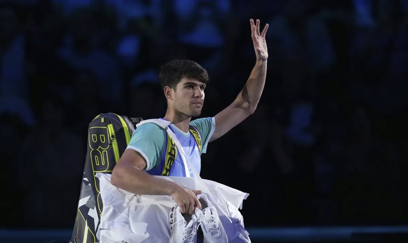 Alcaraz cancela su entrenamiento y podría no jugar más en las ATP Finals: "Le cuesta respirar"