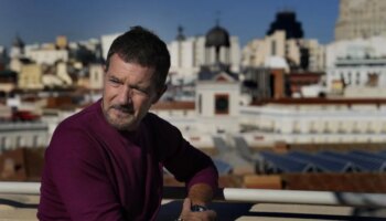 Antonio Banderas expresa en las redes su malestar por la reacción de las autoridades ante la DANA que ha arrasado Valencia