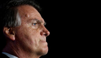 Au Brésil, la police fédérale recommande l'inculpation de Bolsonaro pour projet de "coup d'État"