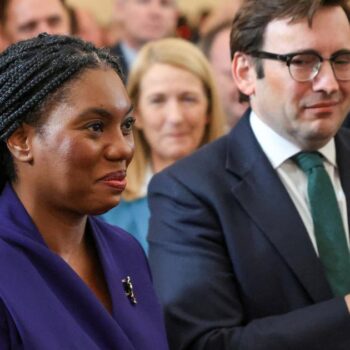 Au Royaume-Uni, l’élection de Kemi Badenoch à la tête du parti conservateur marque un virage à droite