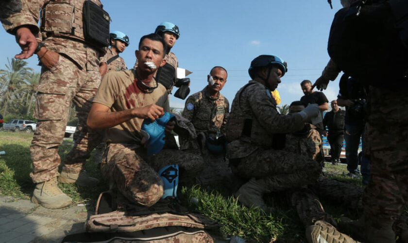 Au moins cinq Casques bleus blessés au Liban, où Israël intensifie ses frappes contre le Hezbollah