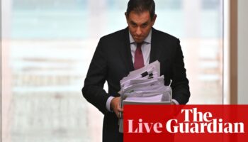 Australia politics live: leading economists predict $33.5bn budget deficit for this financial year