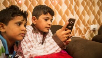 «Avant ils se battaient avec des pierres, maintenant avec leur smartphone» : à Gaza, l’instrumentalisation des enfants influenceurs