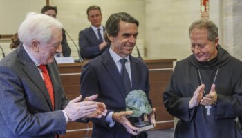 Aznar confiesa que los muros de Silos «han contribuido a hacer de mí lo que soy»