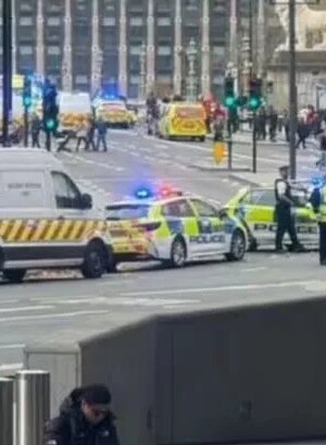 BREAKING: Westminster Bridge closed due to 'emergency incident' as 'hundreds' of officers swarm area