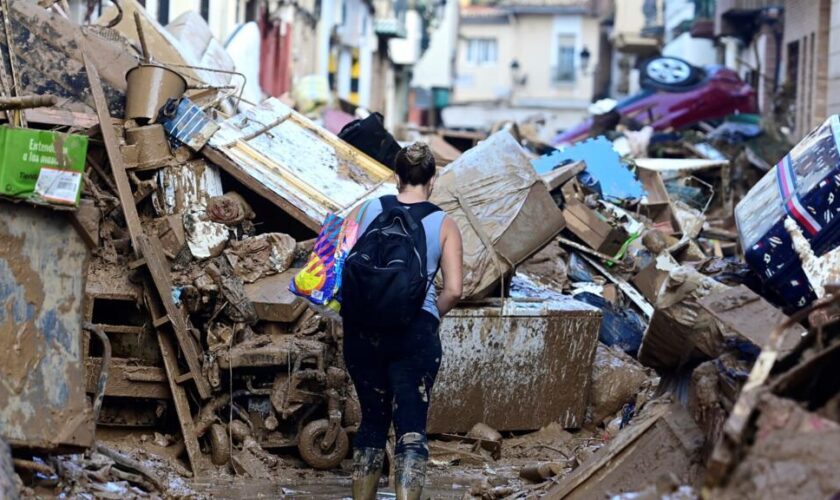 Bactéries, épidémies, moisissures : quels risques sanitaires après les inondations en Espagne ?