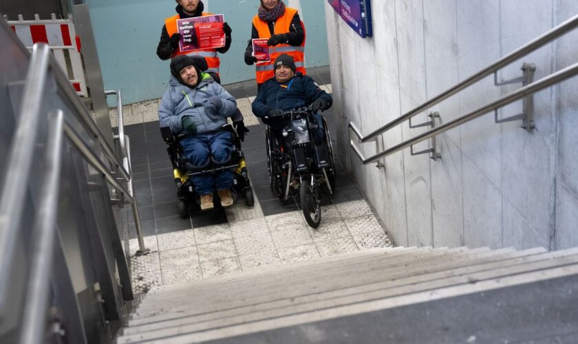 Ein Betroffener berichtete, dass es oft eine Glücksfrage sei, ob der Aufzug gehe. Man fühle sich diskriminiert. Foto: Sven Hoppe