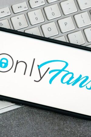 Besitzerin entsetzt: Hundesitterin dreht heimlich Onlyfans-Videos im Badezimmer