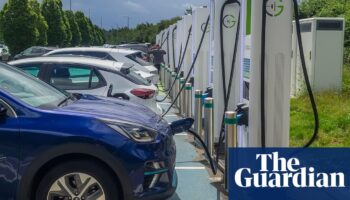 Big UK businesses tell Labour ‘don’t waver’ on EV targets as pressure grows