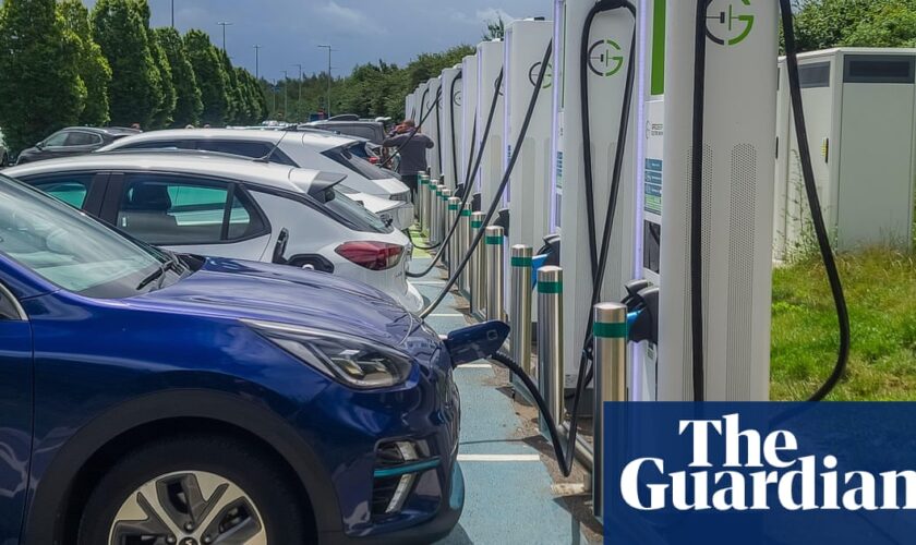 Big UK businesses tell Labour ‘don’t waver’ on EV targets as pressure grows