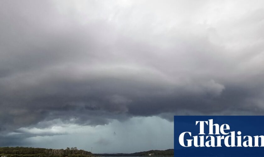 BoM issues severe weather warnings across eastern Australia as thunderstorms bring power outages