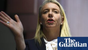 Bridget McKenzie updates register and apologises after failing to declare 16 flight upgrades