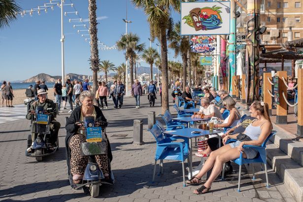 Brit expats fuming after being charged £6 to use cash points in Benidorm