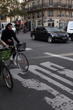 Coups de pression, klaxons… À Paris, un chauffeur de bus mis à pied pour son « combat contre les cyclistes »