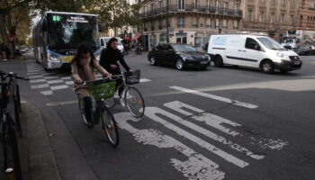 Coups de pression, klaxons… À Paris, un chauffeur de bus mis à pied pour son « combat contre les cyclistes »