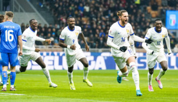 DIRECT. Italie-France (0-1) : les Bleus frappent d'entrée grâce à une jolie tête d'Adrien Rabiot