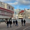 Dans l’ancienne ville nouvelle de Saint-Quentin-en-Yvelines, le défi de revégétaliser les centres bétonnés