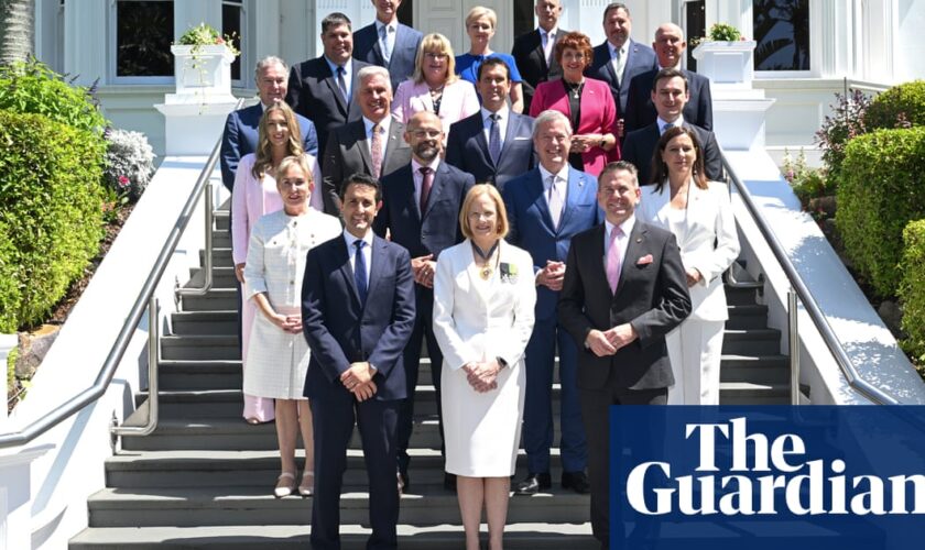 David Crisafulli breaks election promise to elevate shadow team to Queensland government frontbench