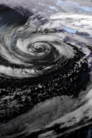 Deadly 'bomb cyclone' lashes US Northwest