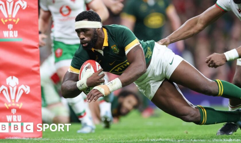 Siya Kolisi scores for South Africa