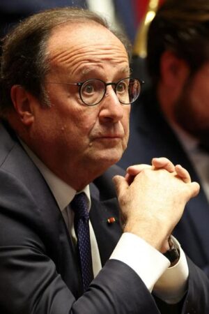 «Doublement condamnable» : François Hollande pourfend la suppression du délit d’apologie du terrorisme voulue par LFI