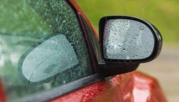 Drivers urged to clear windscreen with simple step - and it doesn't involve heating