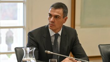 El Gobierno envía 10.000 efectivos a Valencia pero no declara la emergencia nacional pese a reconocer "carencias" y que la ayuda "tarda en llegar"