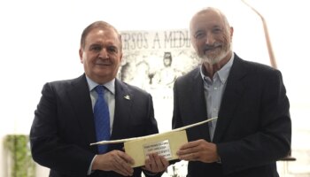 El homenaje del Café Varela con la XIV edición de su premio a Arturo Pérez-Reverte