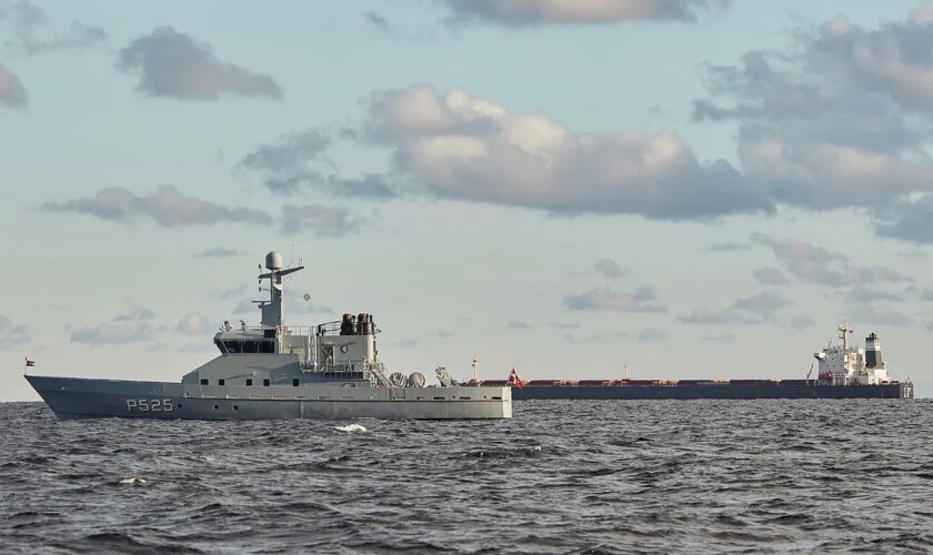 El misterio detrás del barco chino retenido por Dinamarca por sabotear dos cables submarinos en el mar Báltico