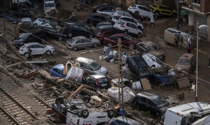 El teléfono de desaparecidos por la DANA en Valencia trabaja con una lista de 2.500 avisos