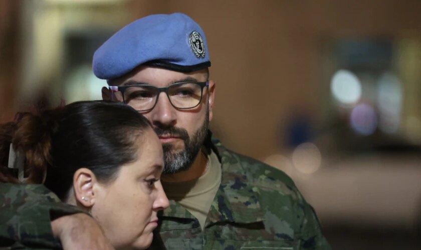 Emoción a raudales en el último adiós a los soldados de Cerro Muriano en su viaje a Líbano