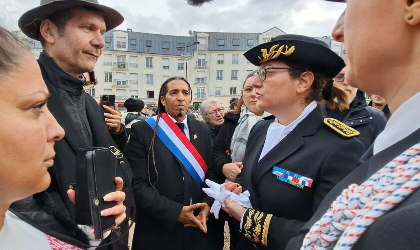 En Essonne, la famille Gurême, clan tsigane, rend hommage à son « héros » et dénonce des violences policières