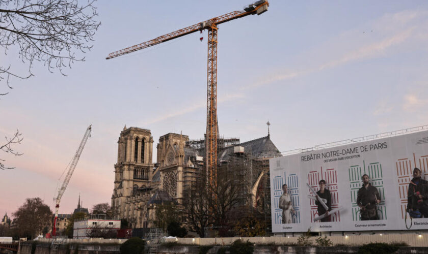 En direct : Emmanuel Macron à Notre-Dame de Paris pour une ultime visite de chantier