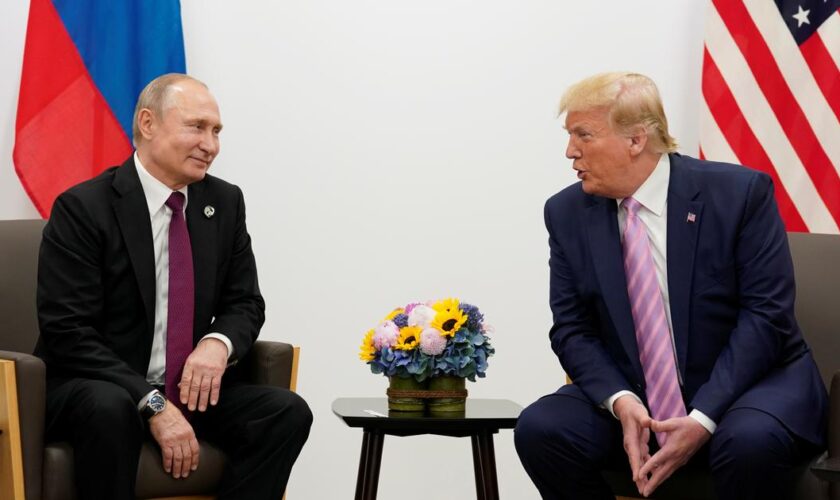 Entre Donald Trump et Vladimir Poutine, les tractations débutent sur le dossier ukrainien