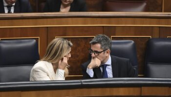 Esperpento y "secuestro" hasta la madrugada en el Congreso para intentar revivir el plan fiscal de Sánchez