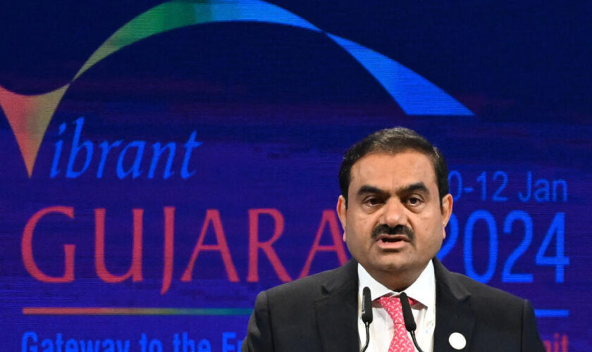 États-Unis : le magnat indien de l'énergie Gautam Adani inculpé dans une affaire de pots-de-vin