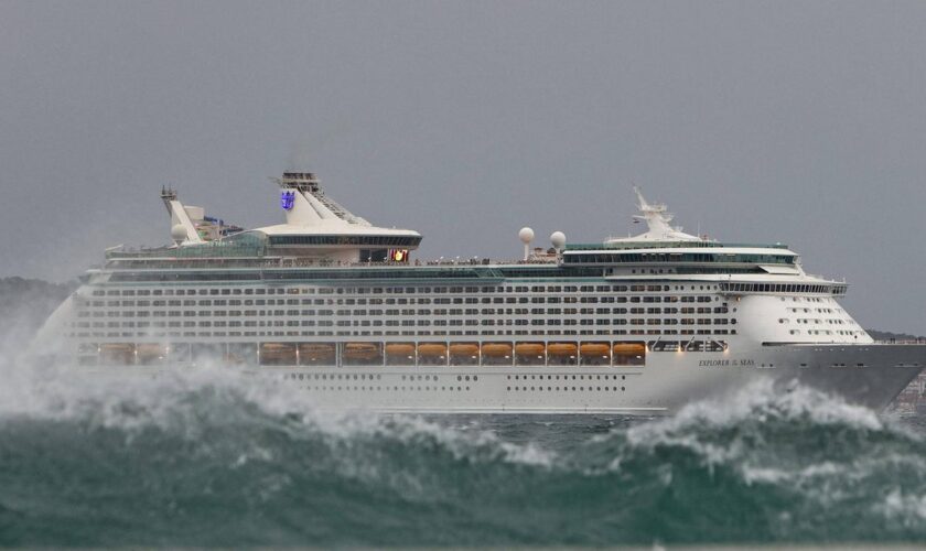 "Explorer of the Seas": Kreuzfahrtschiff gerät vor Teneriffa in schwere Schieflage