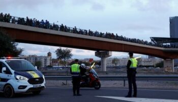 Flutkatastrophe in Spanien: Vorrang für Retter – Valencia schränkt Straßenverkehr ein