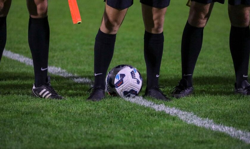 Football : un joueur meurt après avoir été frappé par la foudre en plein match au Pérou, plusieurs blessés