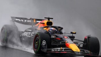 Formel 1 in Brasilien: Max Verstappen gewinnt chaotisches Regenrennen von São Paulo